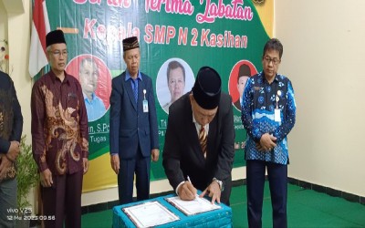 Serah Terima Jabatan (Sertijab) Kepala Sekolah Lama Ke Kepala Sekolah Baru SMPN 2 Kasihan