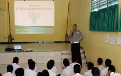 Personil Polsek Kasihan Latih PKS SMP Negeri 2 Kasihan